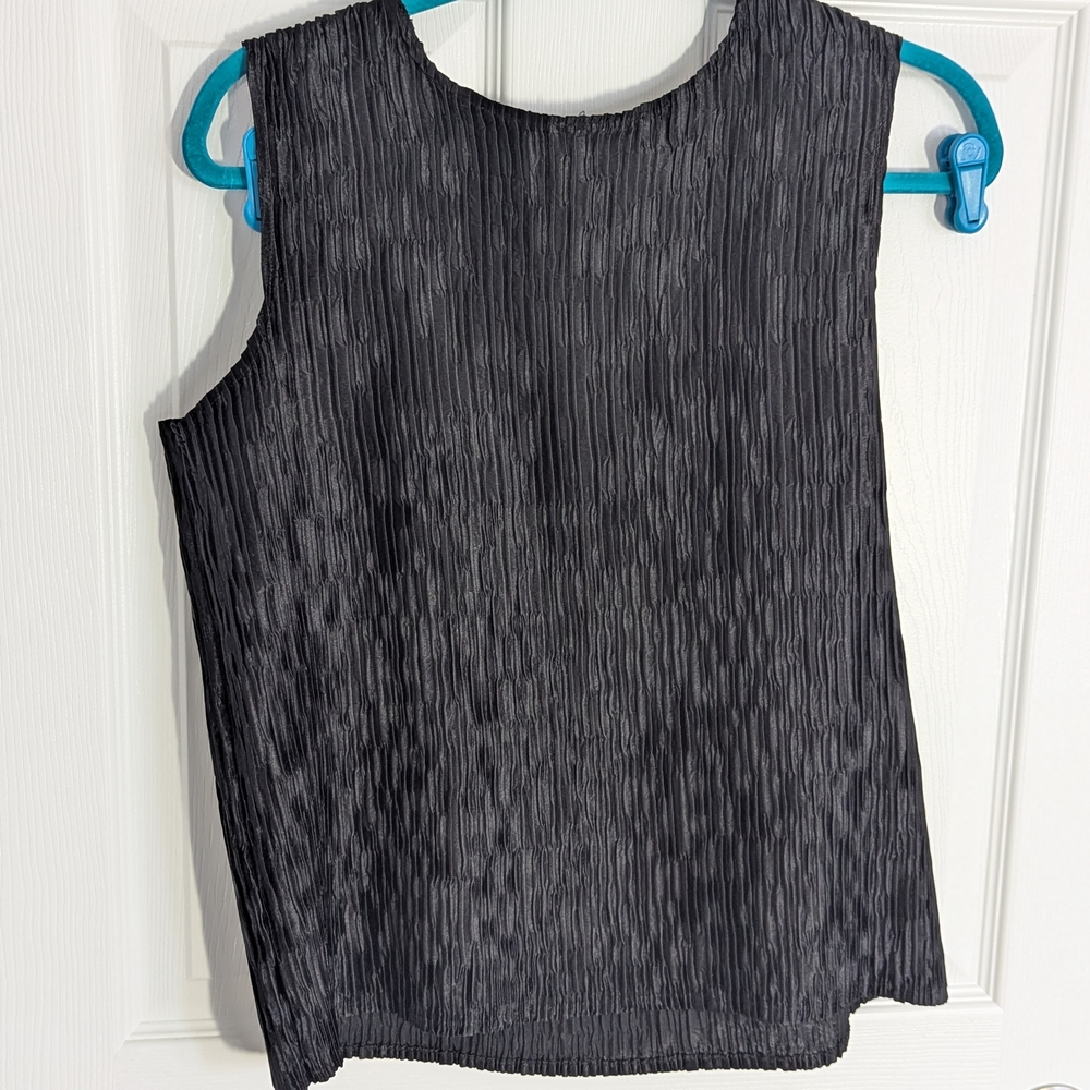 Black  Ribbed Tank Top - Picture 2 of 6